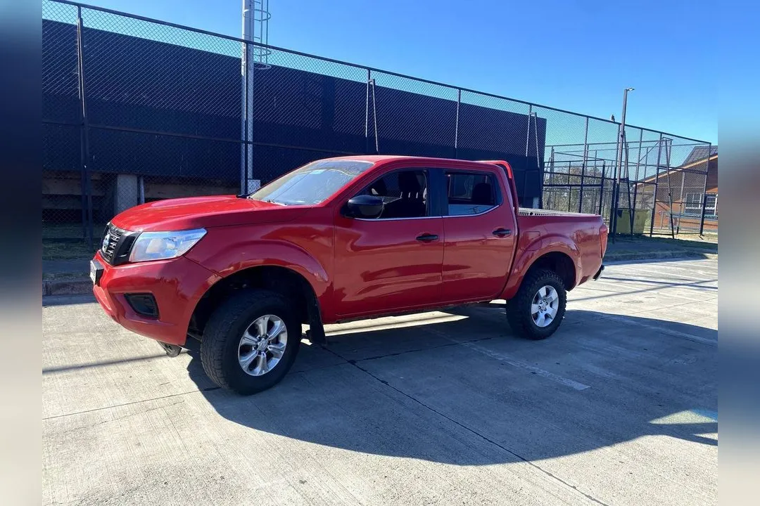 Nissan np300 Semifull