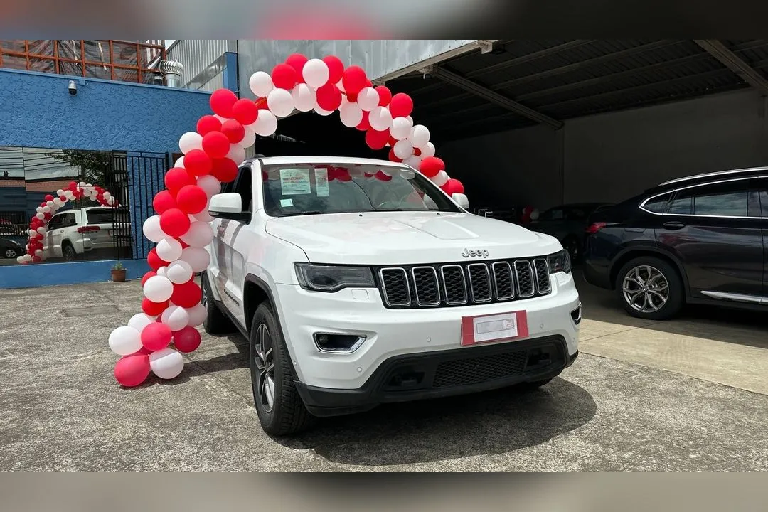 Jeep Grand Cherokee Laredo 3