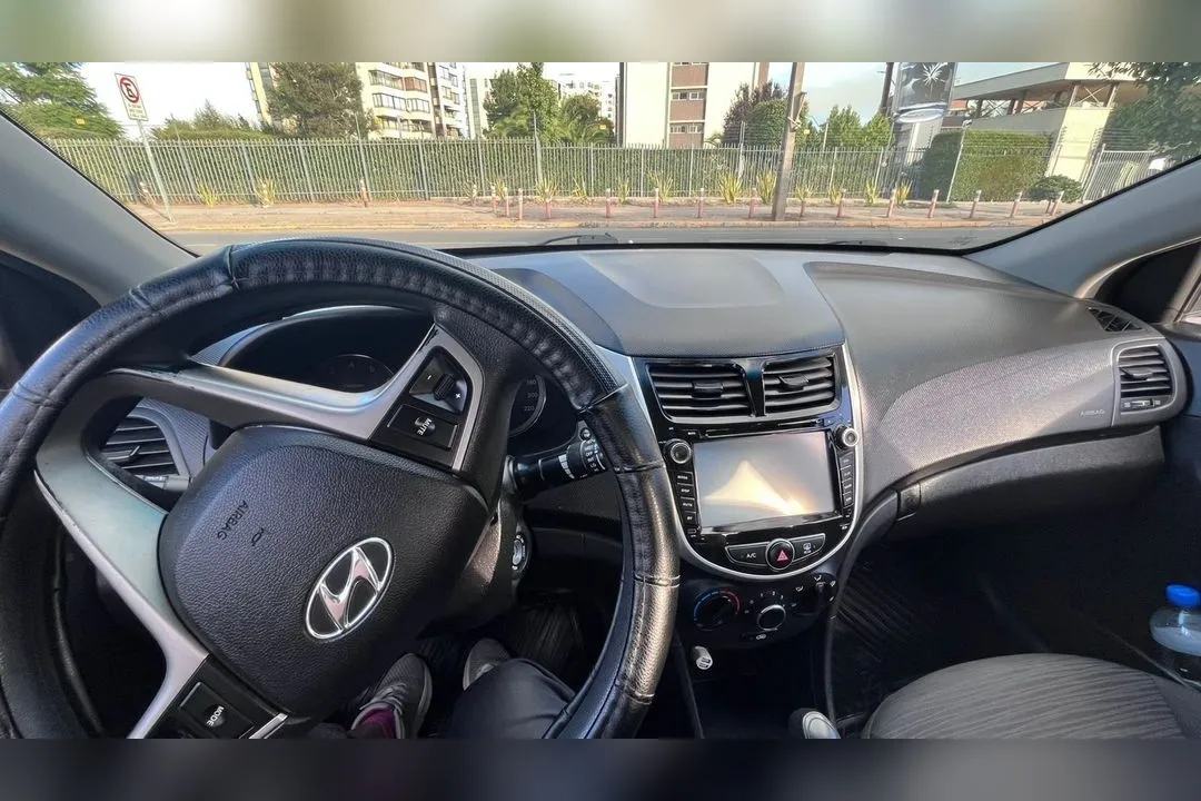 Hyundai Accent Full