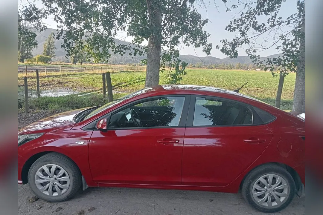 Hyundai Accent Sedán
