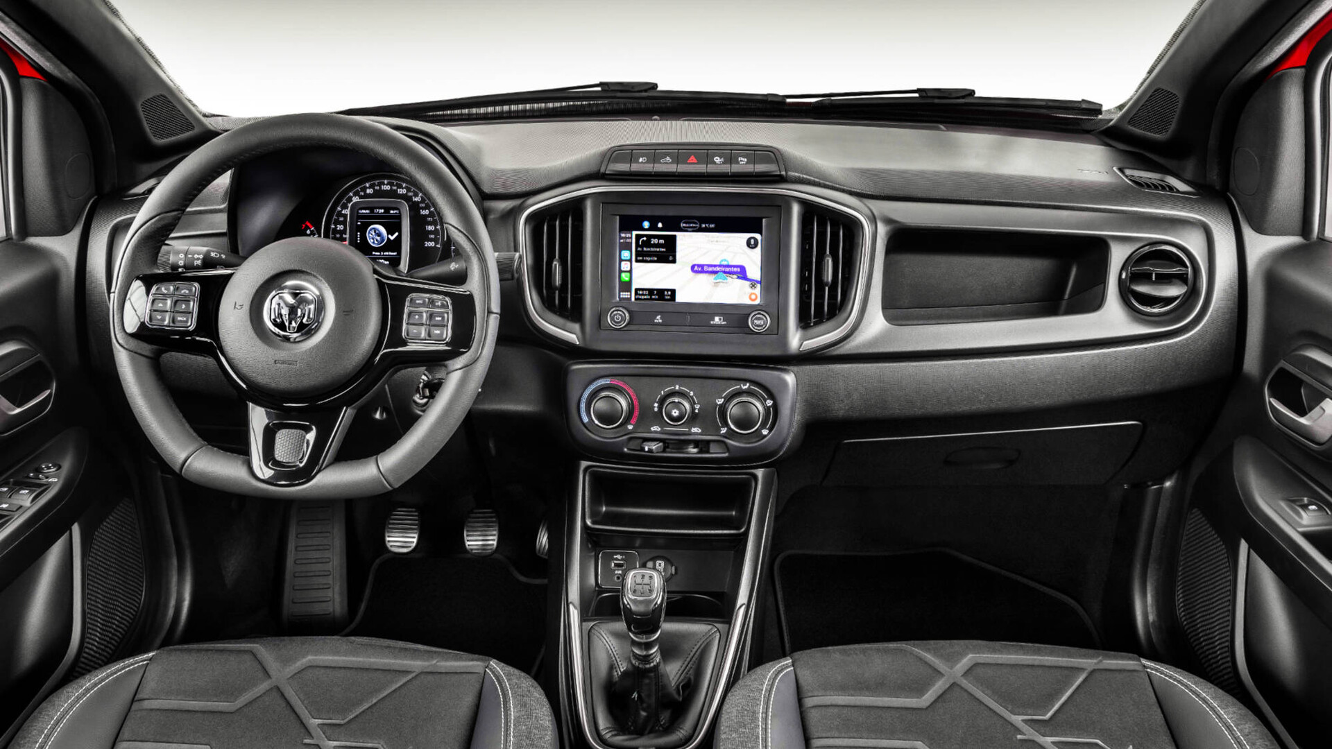 RAM 700 CD 1.3 G AT 4x2 Laramie CD