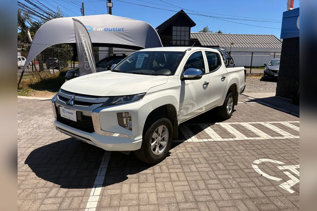 Mitsubishi L200 D/C TD KATANA CRM 4X4