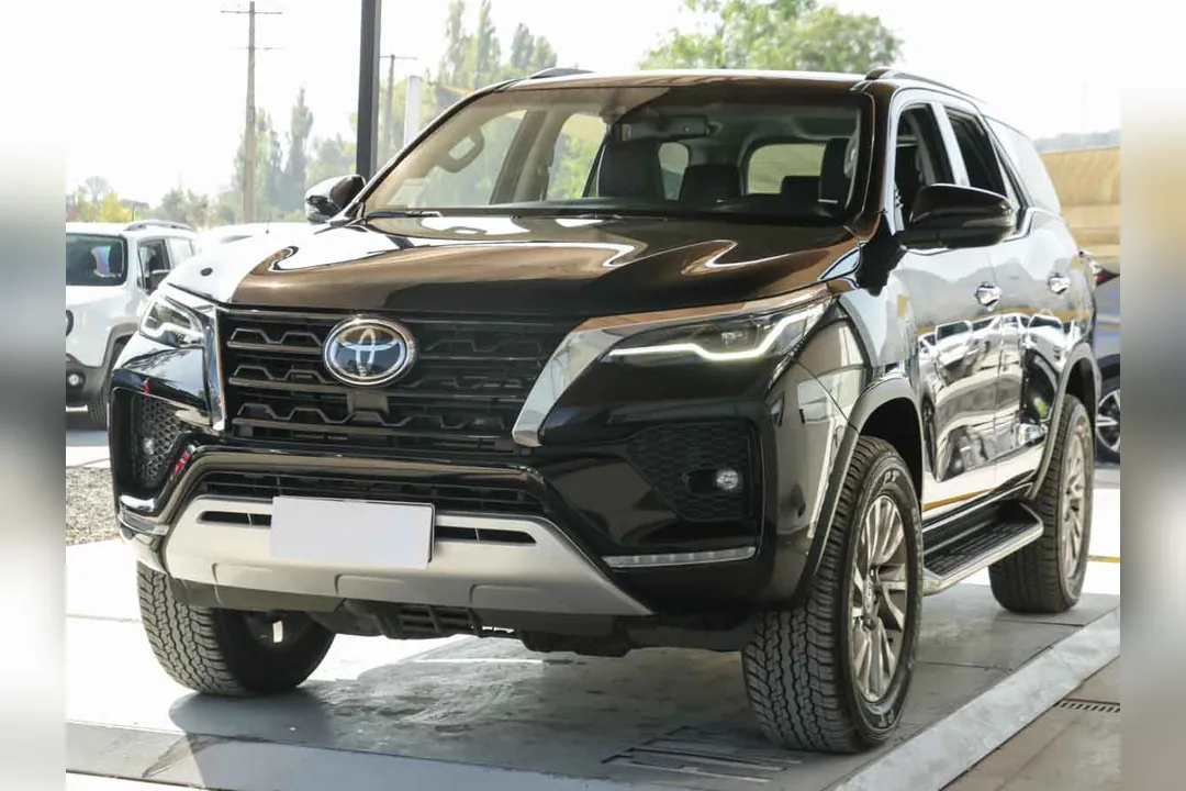 Toyota Fortuner TOYOTA FORTUNER