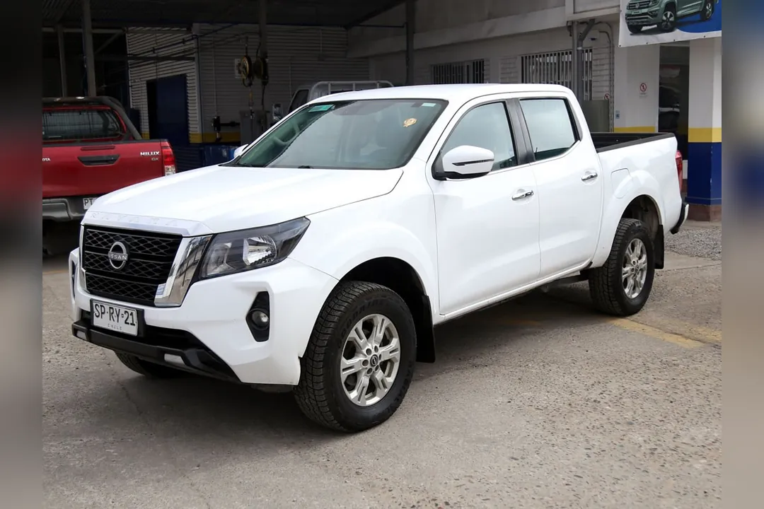 Nissan Navara 2.3D SE DIESEL 4X2 DOB.CAB. MT 4P