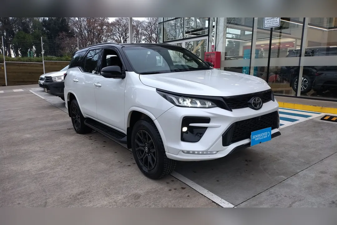 Toyota Fortuner TOYOTA FORTUNER