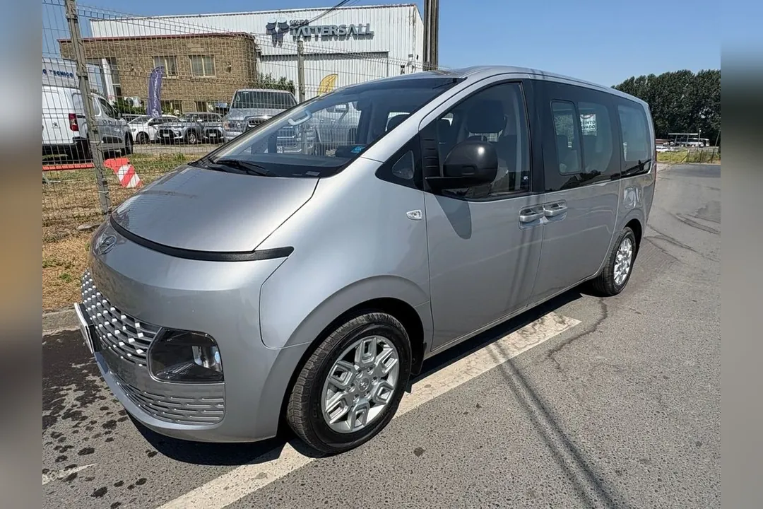 Hyundai Staria furgon 2.2 AT DIESEL
