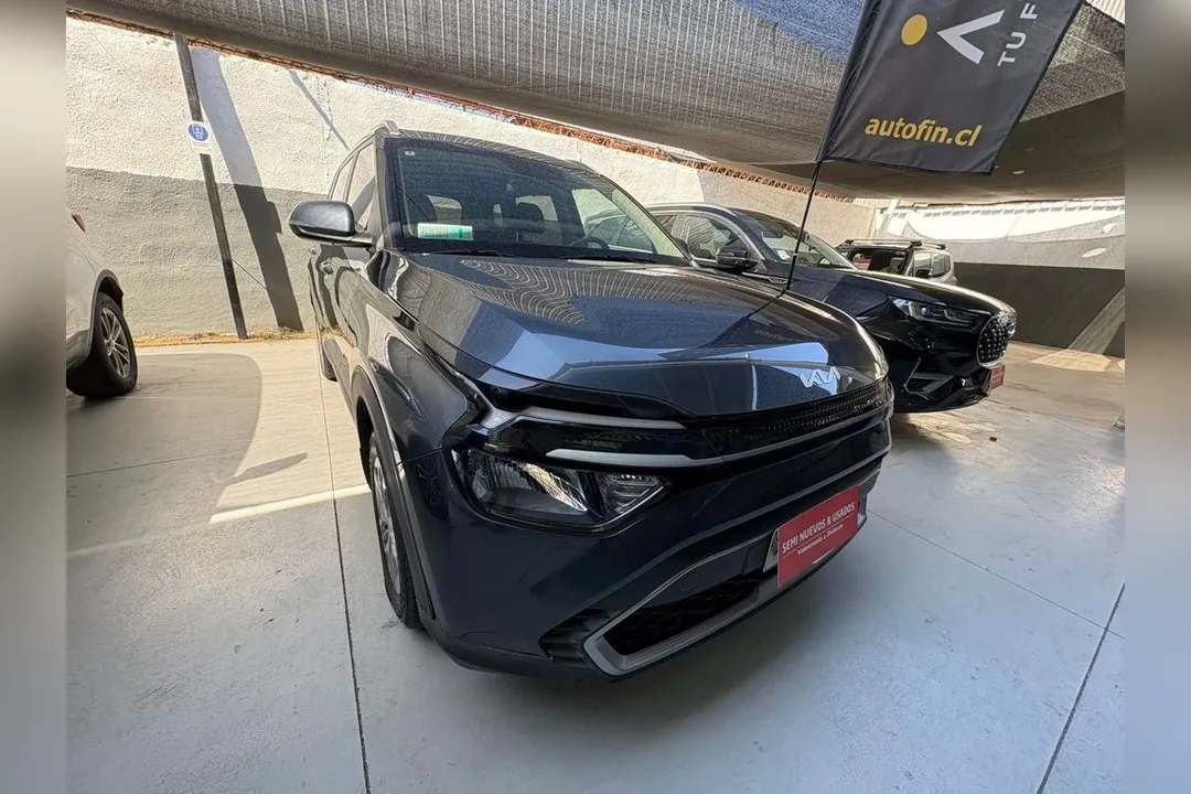 Kia Carens LX 1.5L 6MT 7P (2222)