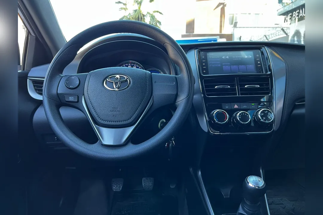 Toyota Yaris sedan E 1.5 MT