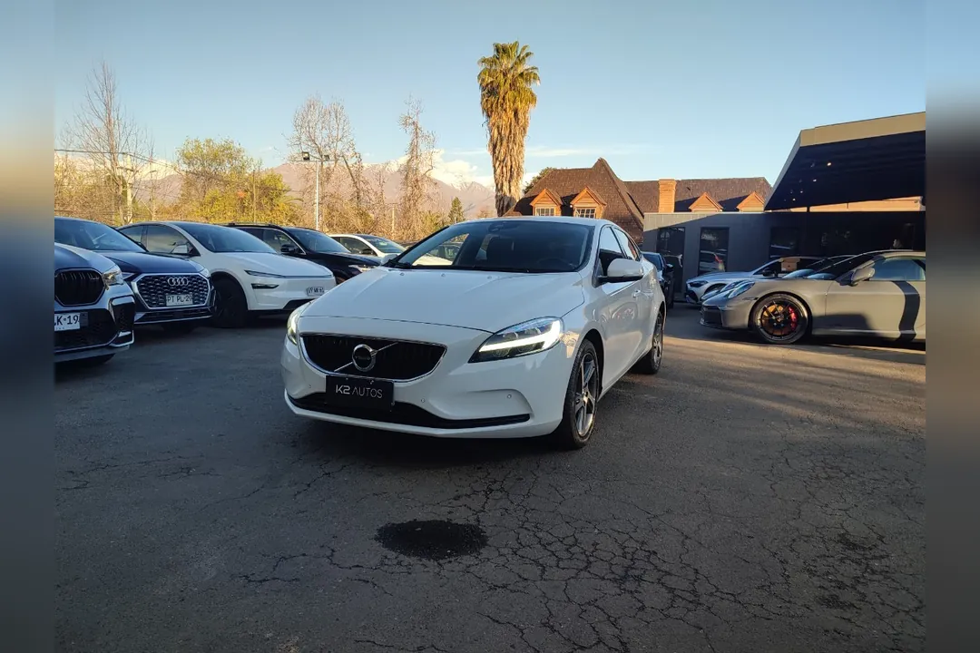 Volvo V40 V40 T4 MOMENTUM PLUS 2.0 FWD TODO AL DIA
