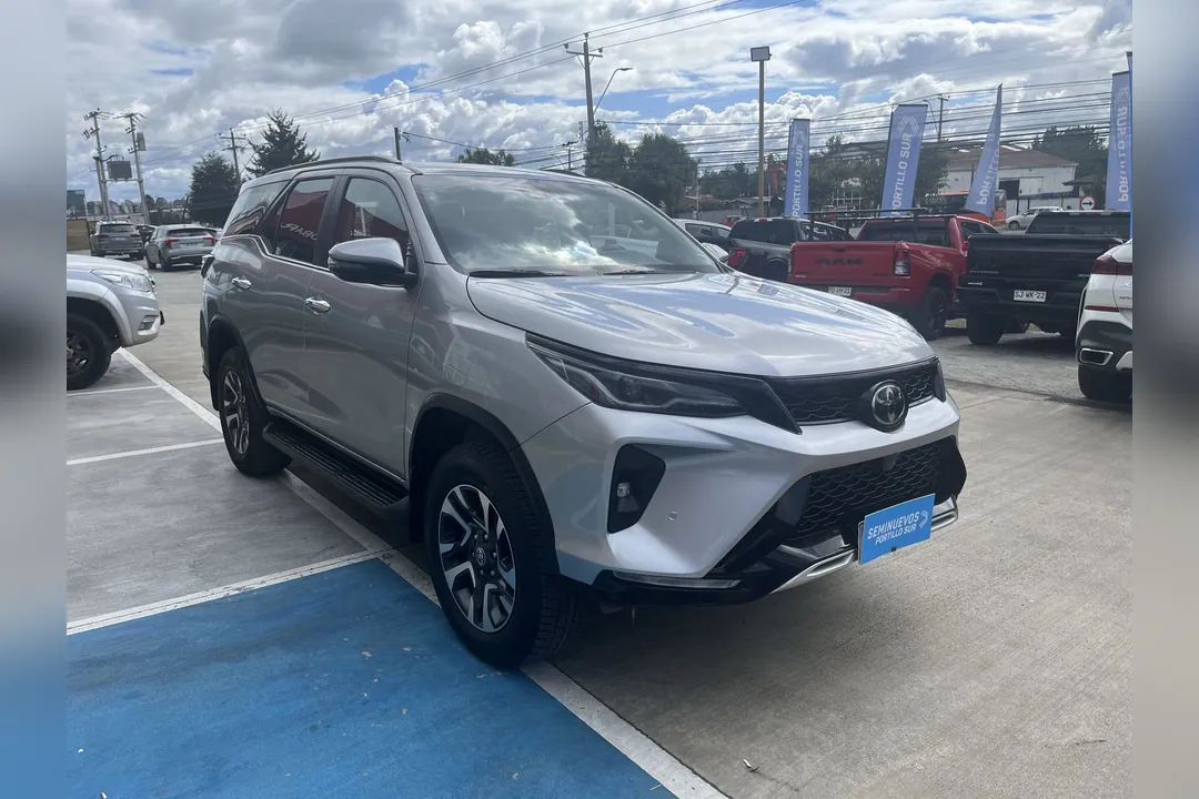 Toyota Fortuner TOYOTA FORTUNER