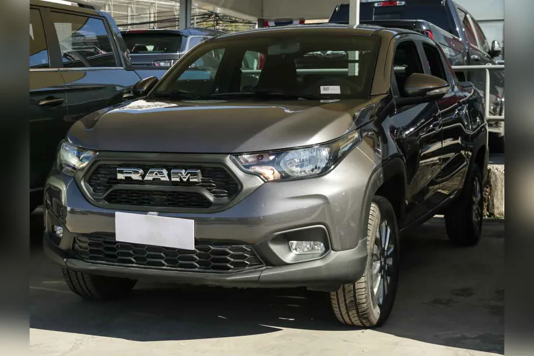Ram 700 700 BIGHORN CREW CAB 1.3 MT