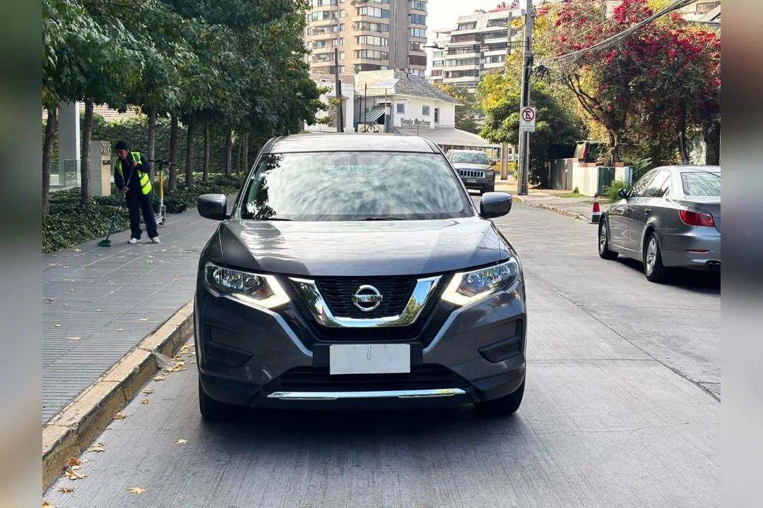 Nissan X-trail X-TRAIL SENSE 2.5 AT TRES CORRIDAS DE ASIENTOS