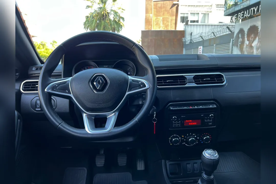 Renault Oroch ZEN 1.6L MT 4X2