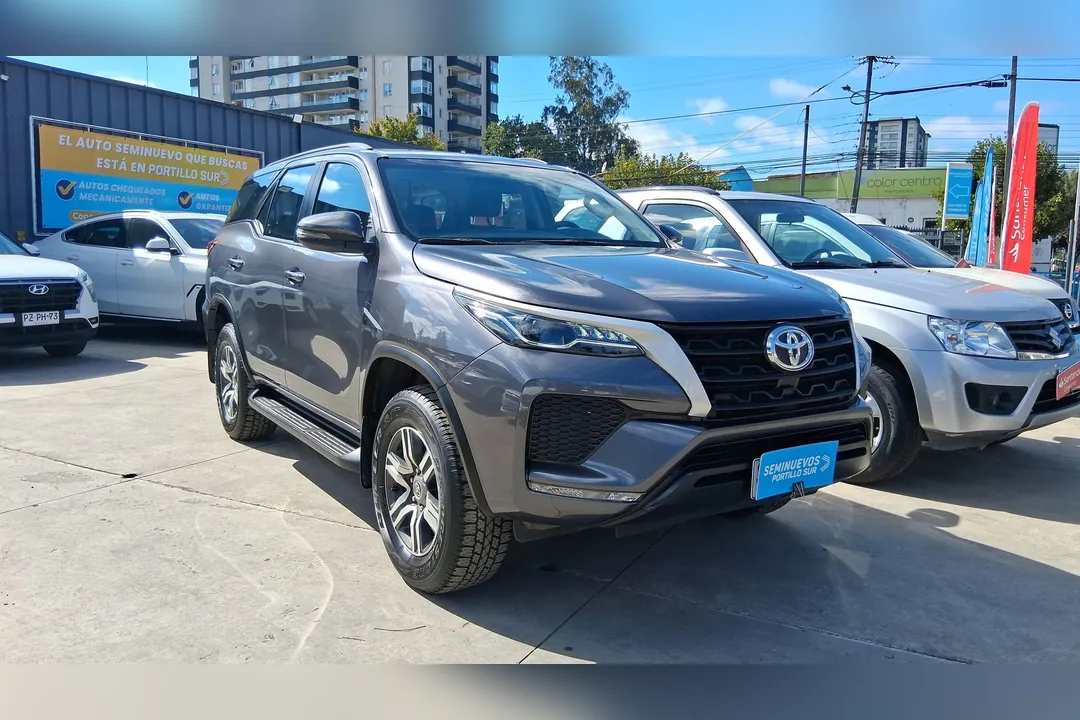 Toyota Fortuner TOYOTA FORTUNER