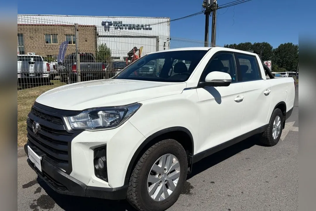 Ssangyong Musso grand 2.2 MT 4X2