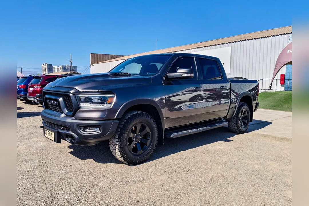 Ram 1500 LARAMIE QUAD CAB 4X4 5.7 AUT